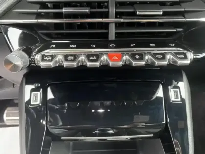 Photo 13 Peugeot 2008 II 1.2 PT 130 S&S EAT8 GT Line