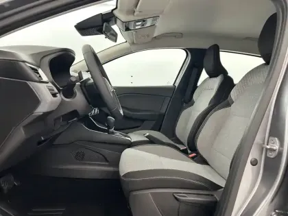 Photo 8 Renault Clio  E-Tech full hybrid 145 ch GSR2