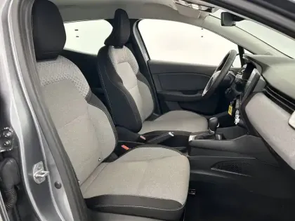 Photo 13 Renault Clio  E-Tech full hybrid 145 ch GSR2