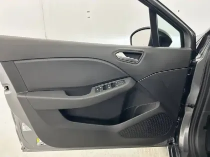 Photo 10 Renault Clio  E-Tech full hybrid 145 ch GSR2