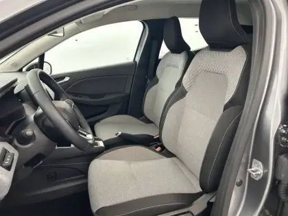 Photo 8 Renault Clio  E-Tech full hybrid 145 ch GSR2