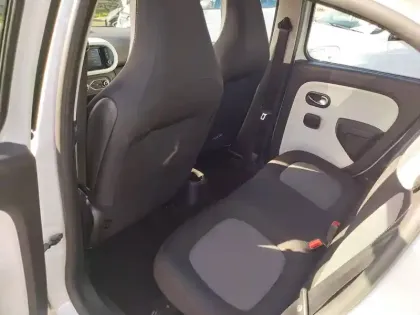 Photo 27 Renault Twingo  III E-Tech