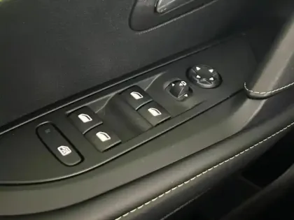 Photo 10 Peugeot 208 Gén. II Ph1 NG GT 5