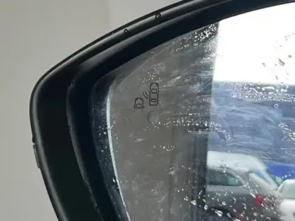 Photo 6 Peugeot 208 Gén. II Ph1 NG GT 5