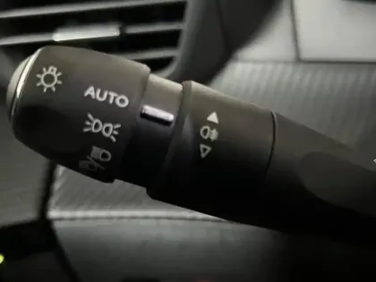 Photo 12 Peugeot 208 Gén. II Ph1 NG GT 5