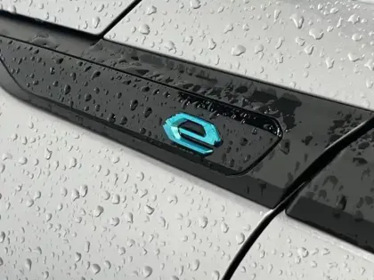 Photo 5 Peugeot 2008  e- 136ch Active Pack