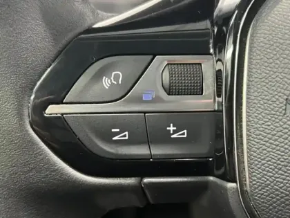 Photo 13 Peugeot 2008  e- 136ch Active Pack