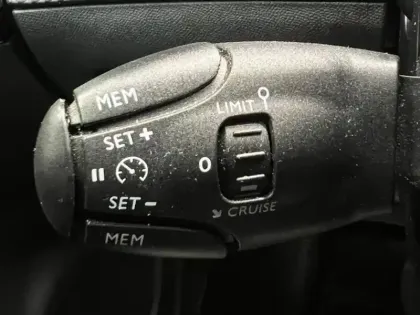 Photo 11 Peugeot 2008  e- 136ch Active Pack