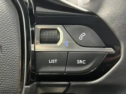 Photo 14 Peugeot 2008  e- 136ch Active Pack