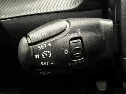 Photo 10 Peugeot 2008  1.2 PureTech 100ch S&S Allure