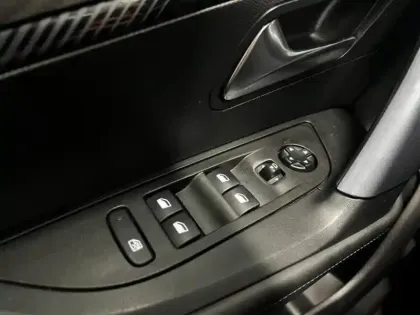 Photo 9 Peugeot 2008  1.2 PureTech 100ch S&S Allure