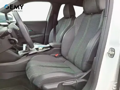 Photo 40 Peugeot 2008  PureTech 130 S&S BVM6