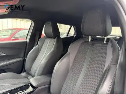 Photo 29 Peugeot 2008 Gén. II Ph1 NG GT 5