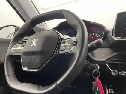 Photo 27 Peugeot 208  BLUEHDI 100 S&S BVM6