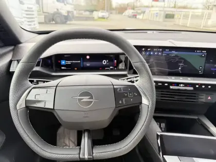 Photo 8 Opel Grandland  1.2 Turbo Hybrid 145 ch e-DCT6