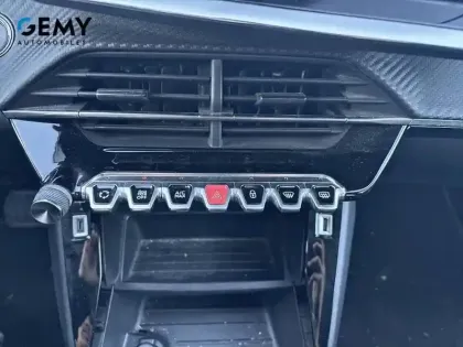 Photo 13 Peugeot 208  Electrique 50 kWh 136ch