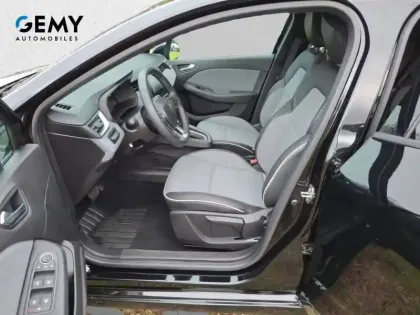 Photo 8 Renault Clio  E-Tech full hybrid 145 ch GSR2