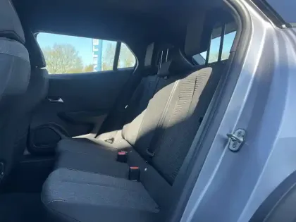 Photo 6 Peugeot 2008  Electrique 50 kWh 136 ch