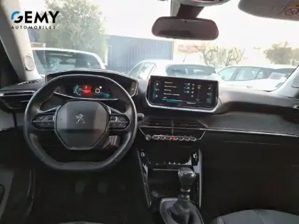 Photo 39 Peugeot 2008  PureTech 130 S&S BVM6