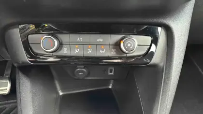 Photo 38 Opel Corsa  1.2 Turbo Hybrid 110 ch e-DCT6