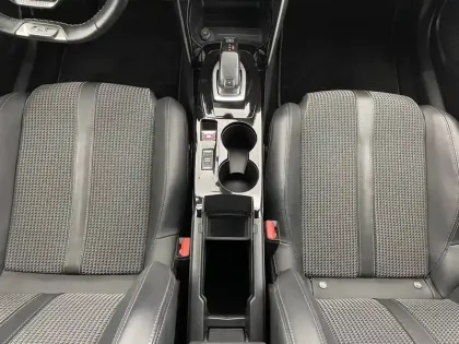 Photo 29 Peugeot 2008  PureTech 130 S&S EAT8