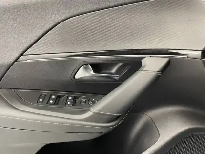 Photo 27 Peugeot 2008  PureTech 130 S&S EAT8