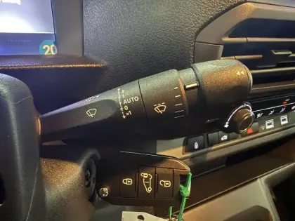 Photo 23 Opel Vivaro  FGN DIESEL 120 CH M MANUELLE