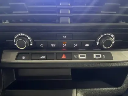 Photo 79 Opel Vivaro  FGN DIESEL 120 CH M MANUELLE