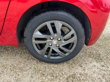 Photo 54 Peugeot 208  PureTech 100 S&S BVM6