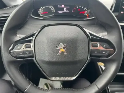 Photo 64 Peugeot 208  PureTech 100 S&S BVM6