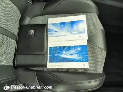 Photo 15 Peugeot 3008  1.2 Puretech 130ch S&S BVM6 Allure