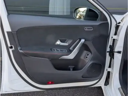 Photo 12 Mercedes Classe A 250 e BERLINE