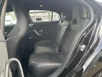 Photo 15 Mercedes Classe A 200 d AMG Line