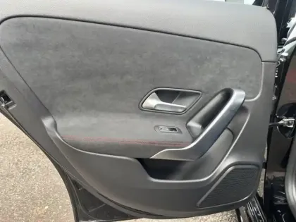 Photo 16 Mercedes Classe A 200 d AMG Line