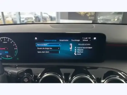 Photo 15 Mercedes Classe A 250 e Berline AMG Line