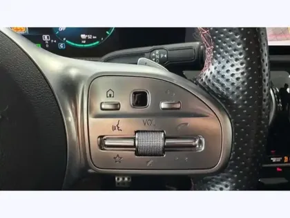 Photo 11 Mercedes Classe A 250 e Berline AMG Line