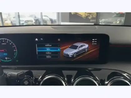 Photo 16 Mercedes Classe A 250 e Berline AMG Line