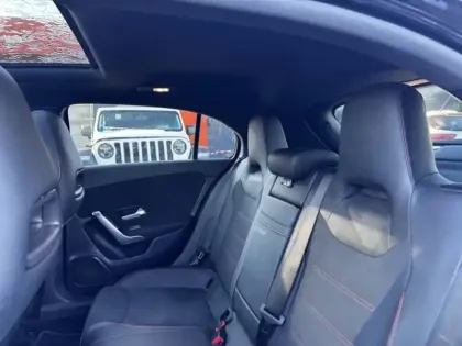 Photo 15 Mercedes Classe A 200 d AMG Line