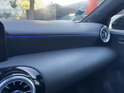 Photo 10 Mercedes Classe A 200 d AMG Line