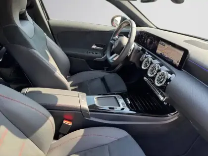 Photo 8 Mercedes Classe A 180 AMG Line