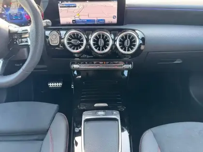 Photo 11 Mercedes Classe A 180 AMG Line