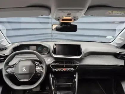 Photo 8 Peugeot 208  e- 136ch Style