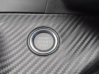 Photo 13 Peugeot 208  e- 136ch Style