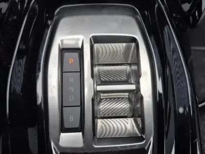 Photo 12 Peugeot 208  e- 136ch Style