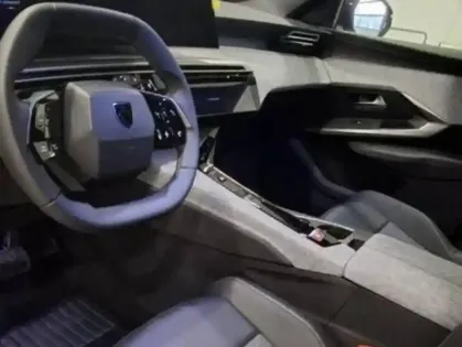 Photo 9 Peugeot 5008  Hybrid 136ch Allure e-DCS6