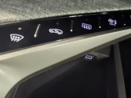 Photo 13 Peugeot 5008  Hybrid 136ch Allure e-DCS6