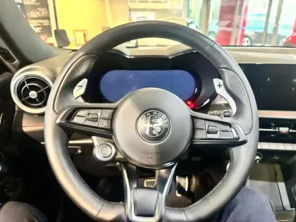 Photo 8 Alfa Romeo Tonale  1.5 Hybrid 160ch Tributo Italiano TCT