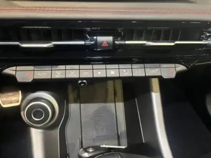 Photo 11 Alfa Romeo Tonale  1.5 Hybrid 160ch Tributo Italiano TCT