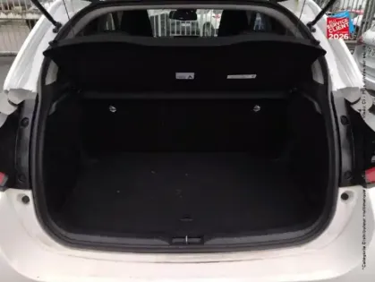 Photo 13 Toyota Yaris  116h Design 5p MY21 Camera Attelage