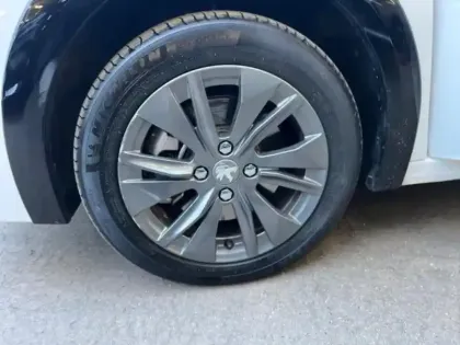 Photo 10 Peugeot 208  e- 136ch Style